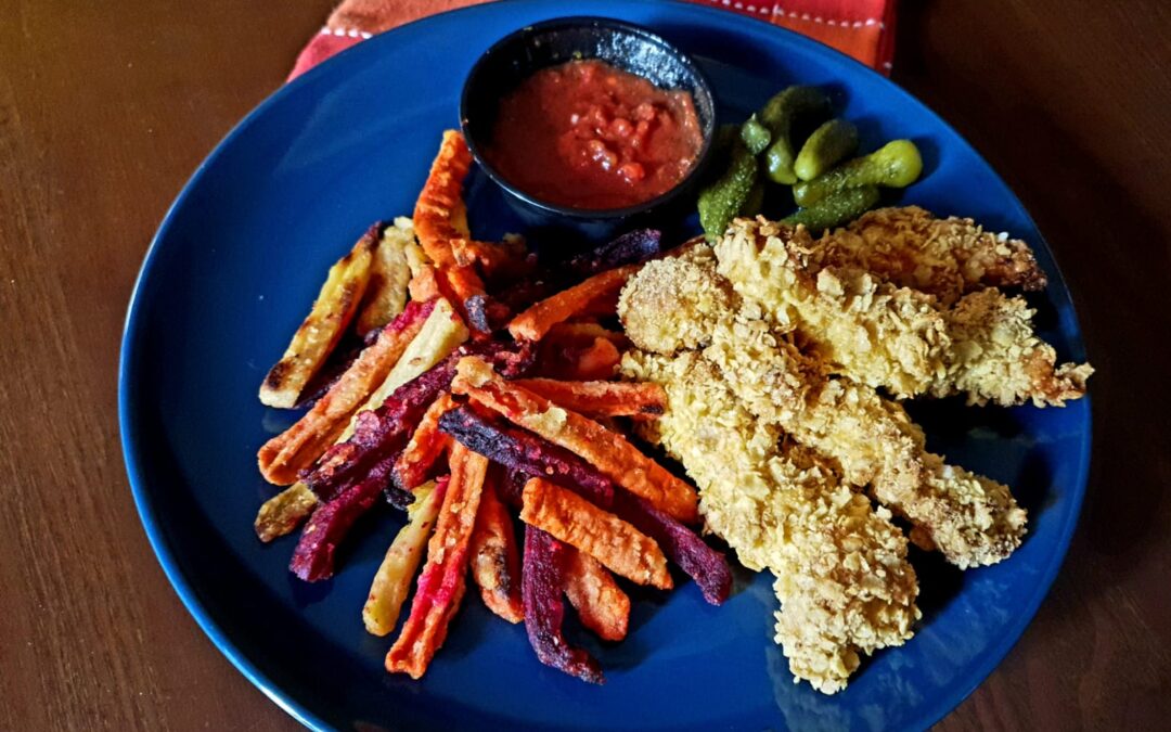 Rețetă Sănătoasă pentru Copii – Crispy de Pui cu Sticks-uri de Rădăcinoase