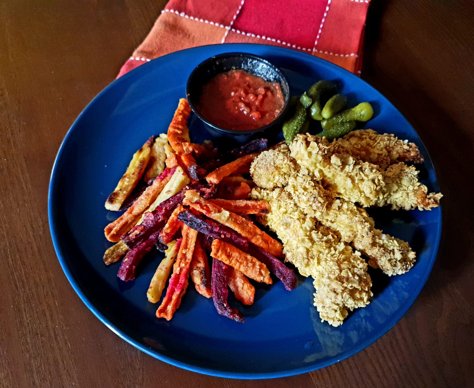 Crispy-de-Pui-cu-stick-uri-din-radacinoase