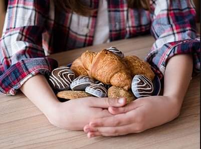 Mâncatul compulsiv la adolescenți – Cum Îți Poți Ajuta Copilul Să Îl Controleze?