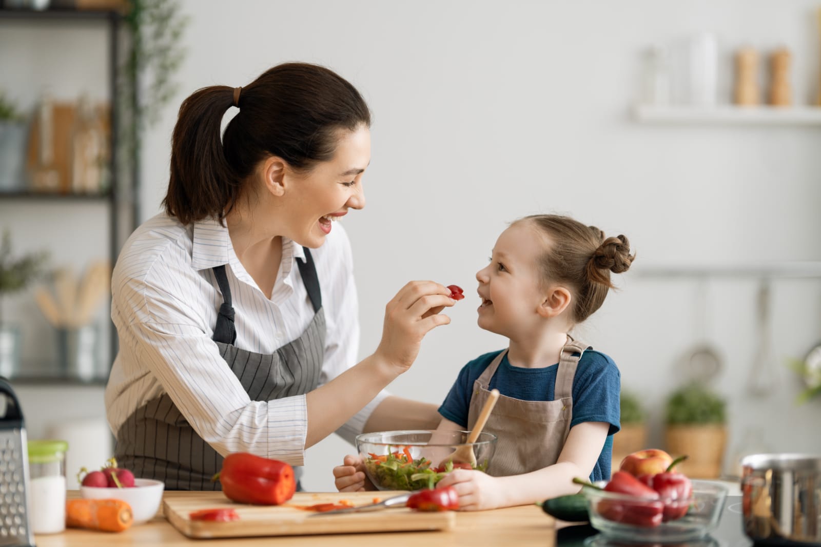 Cum Să Îți Determini Copilul Să Încerce Alimente Noi